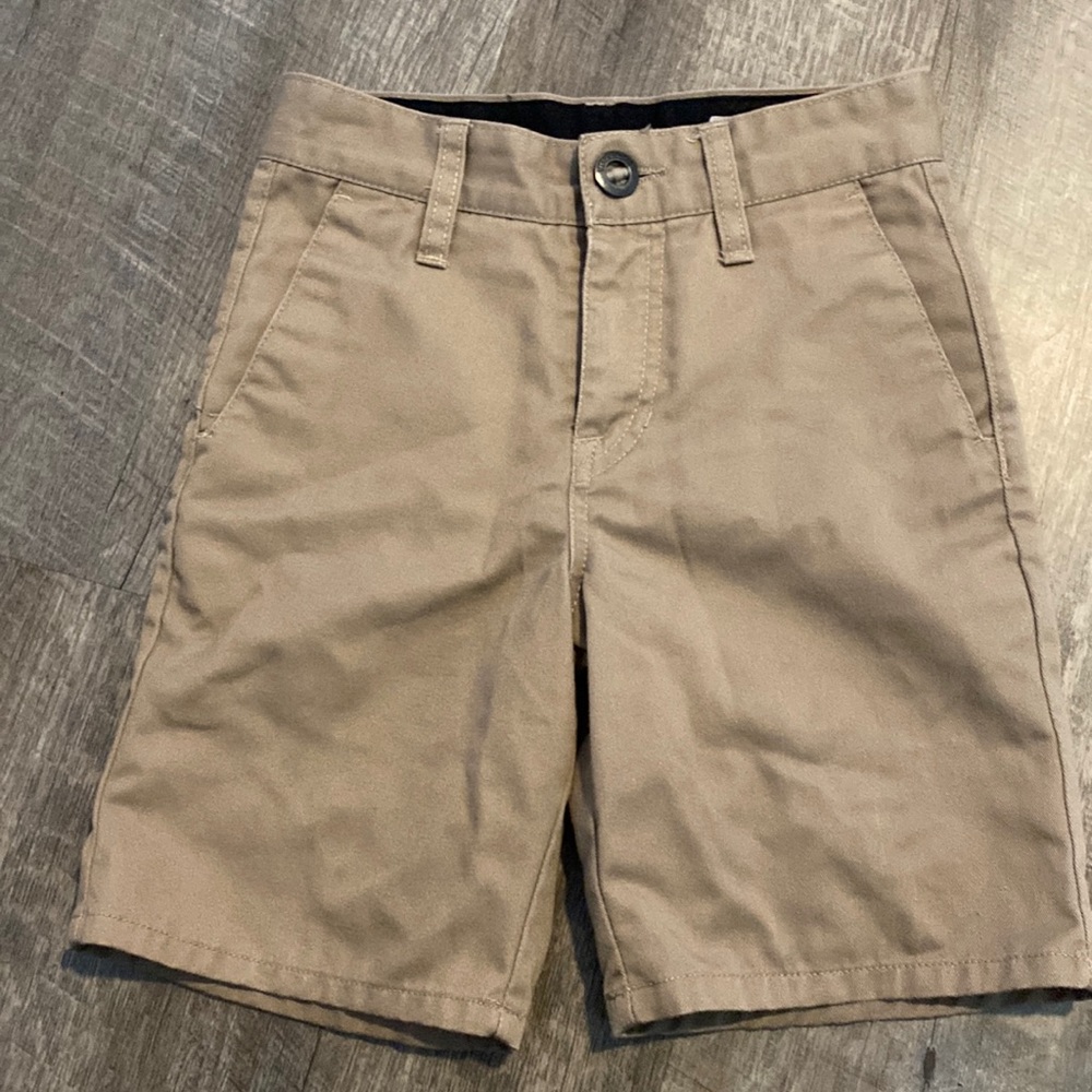 Volcom khaki shorts for boys